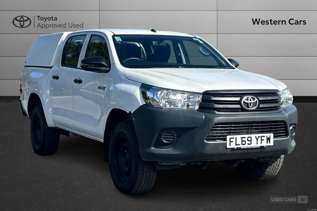Toyota Hilux 2.4 D-4D Active 4WD Euro 6 4dr (3.5t) - Image 1