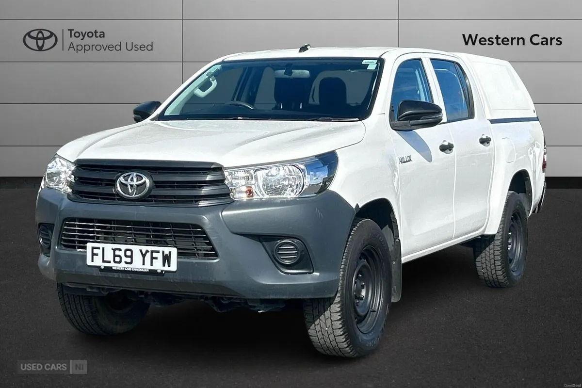 Toyota Hilux 2.4 D-4D Active 4WD Euro 6 4dr (3.5t) - Image 5
