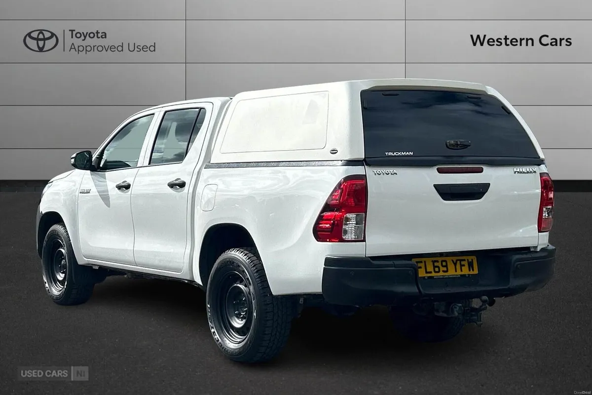 Toyota Hilux 2.4 D-4D Active 4WD Euro 6 4dr (3.5t) - Image 6