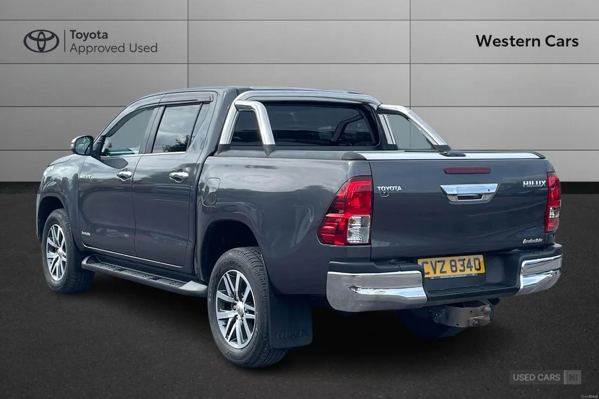 Toyota Hilux 2.4 D-4D Invincible 4WD Euro 6 (s/s) - Image 2