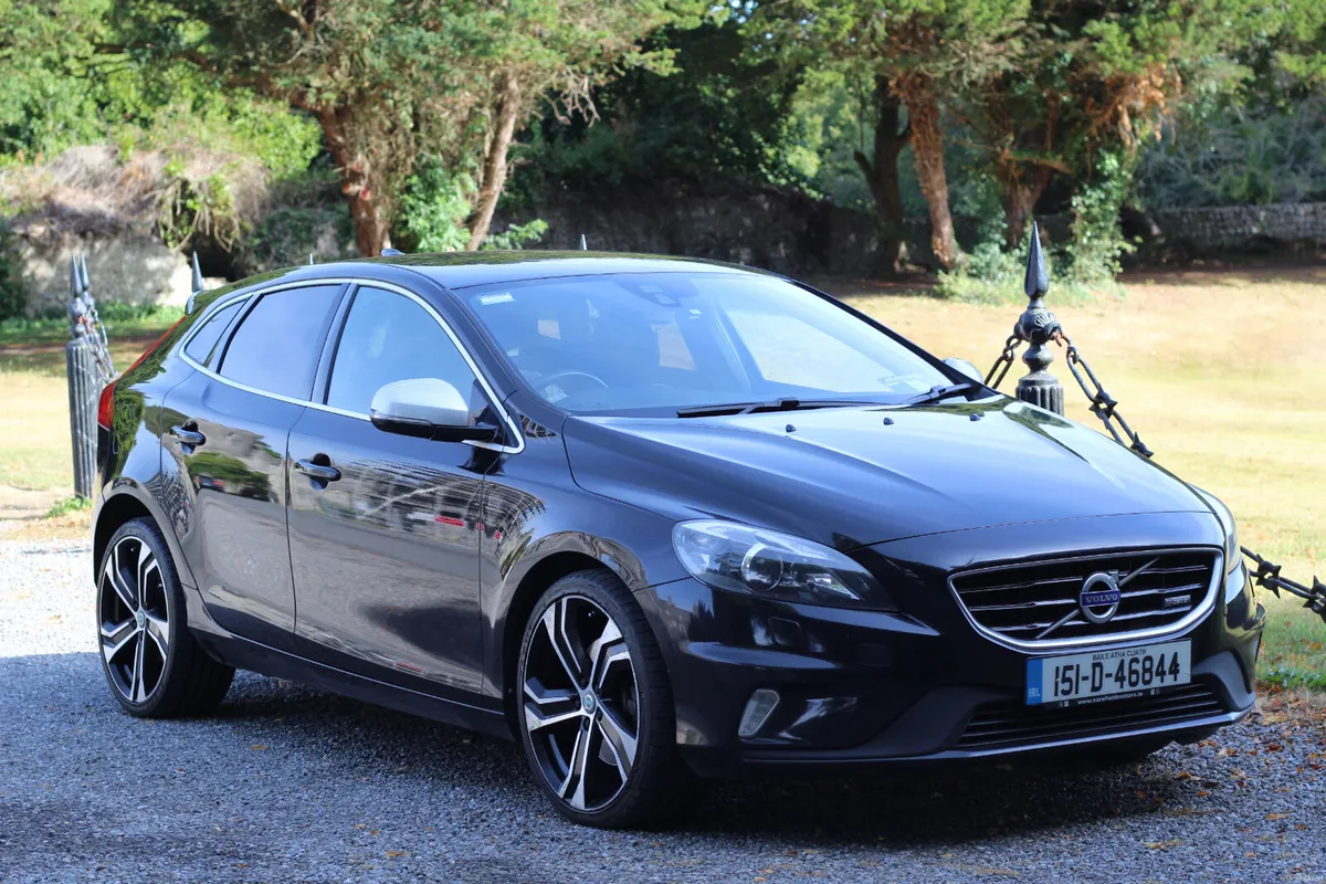 Volvo V40 2015 - Image 1