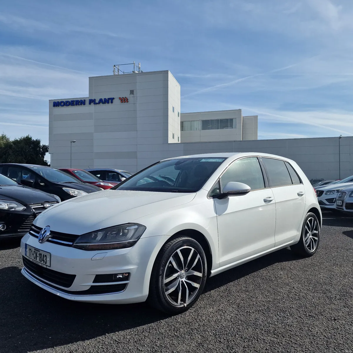 Volkswagen Golf 2017 Automatic Low Miles - Image 1