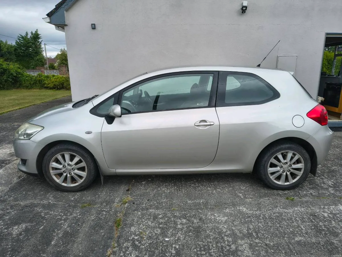 Toyota Auris 2010 NCT 10/27 - Image 1