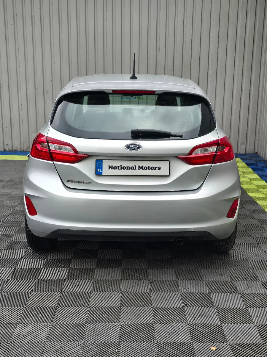 2018 Ford Fiesta Zetec 1.1 PETROL - Image 5