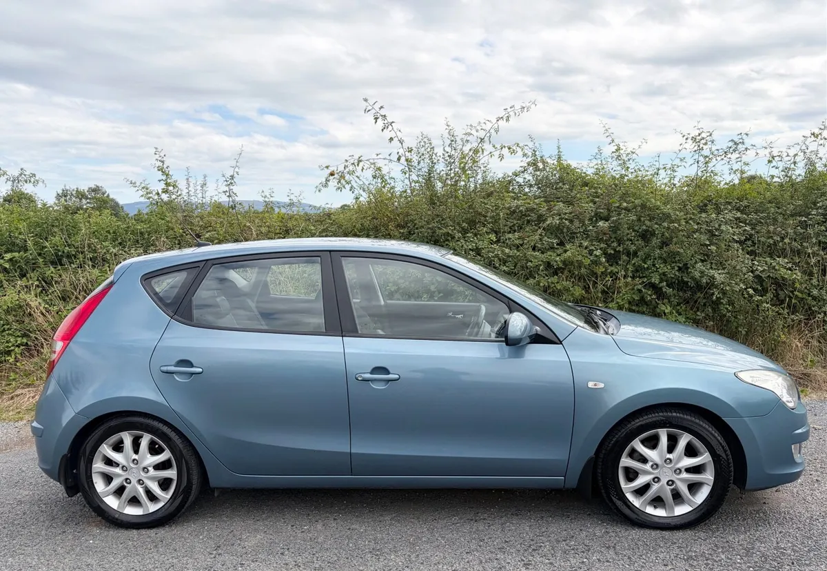 Hyundai i30 1.6D Deluxe 2008 - Image 3