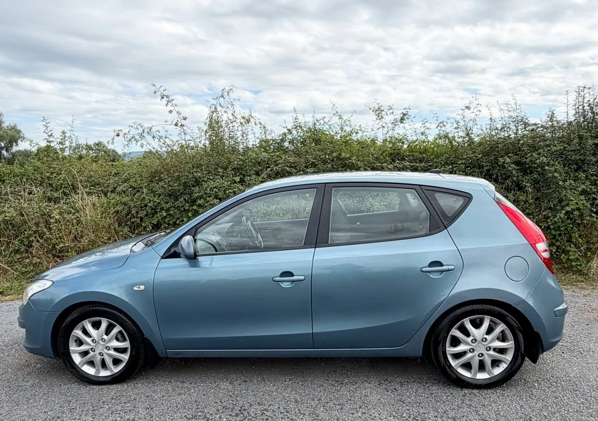 Hyundai i30 1.6D Deluxe 2008 - Image 4