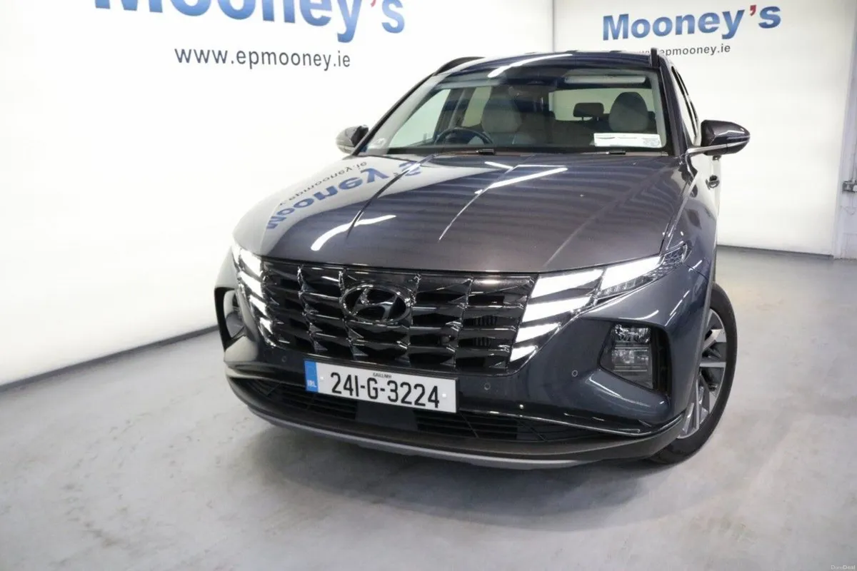 Hyundai Tucson Executive Plus Diesel 1.6L SUV - Image 2