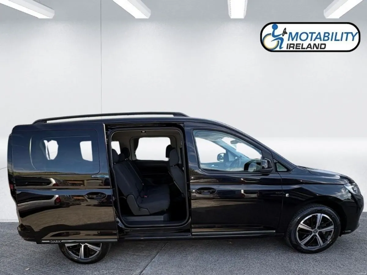 Volkswagen Caddy Maxi Life Wheelchair Accessible - Image 4