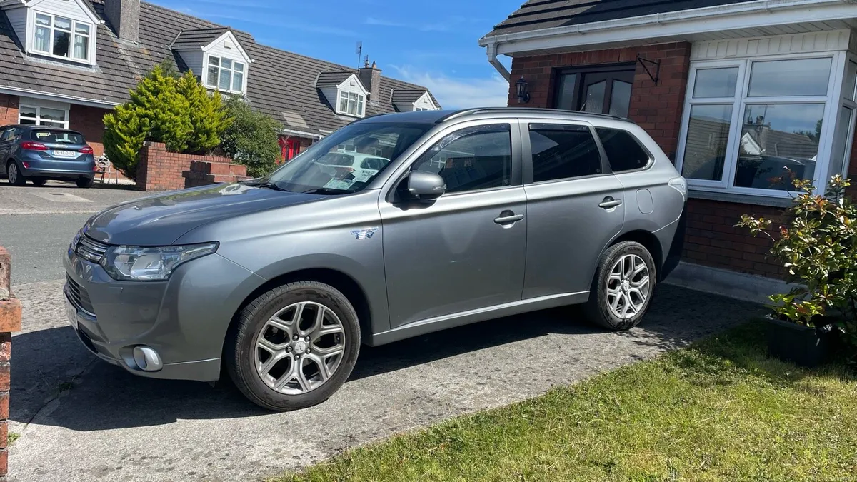 Mitsubishi Outlander SUV - Image 1