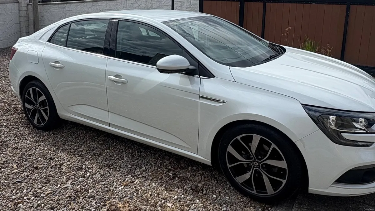 Renault Megane 2019 - Image 2