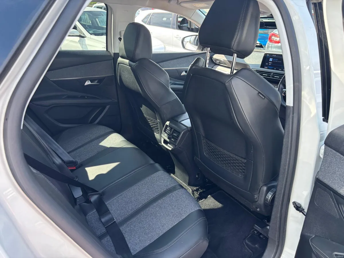 Peugeot 3008 2020  DIESEL  LOW  MILEAGE - Image 5