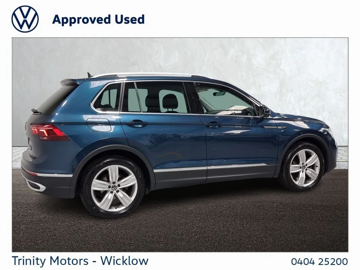 Volkswagen Tiguan ** ELEGANCE ** PAN ROOF ** 2.0 T - Image 3