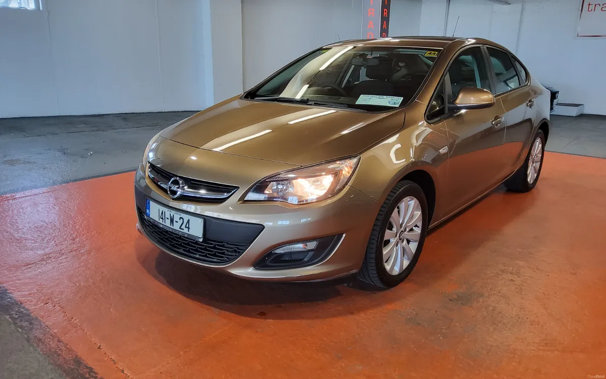 Opel Astra 2014 - Image 2