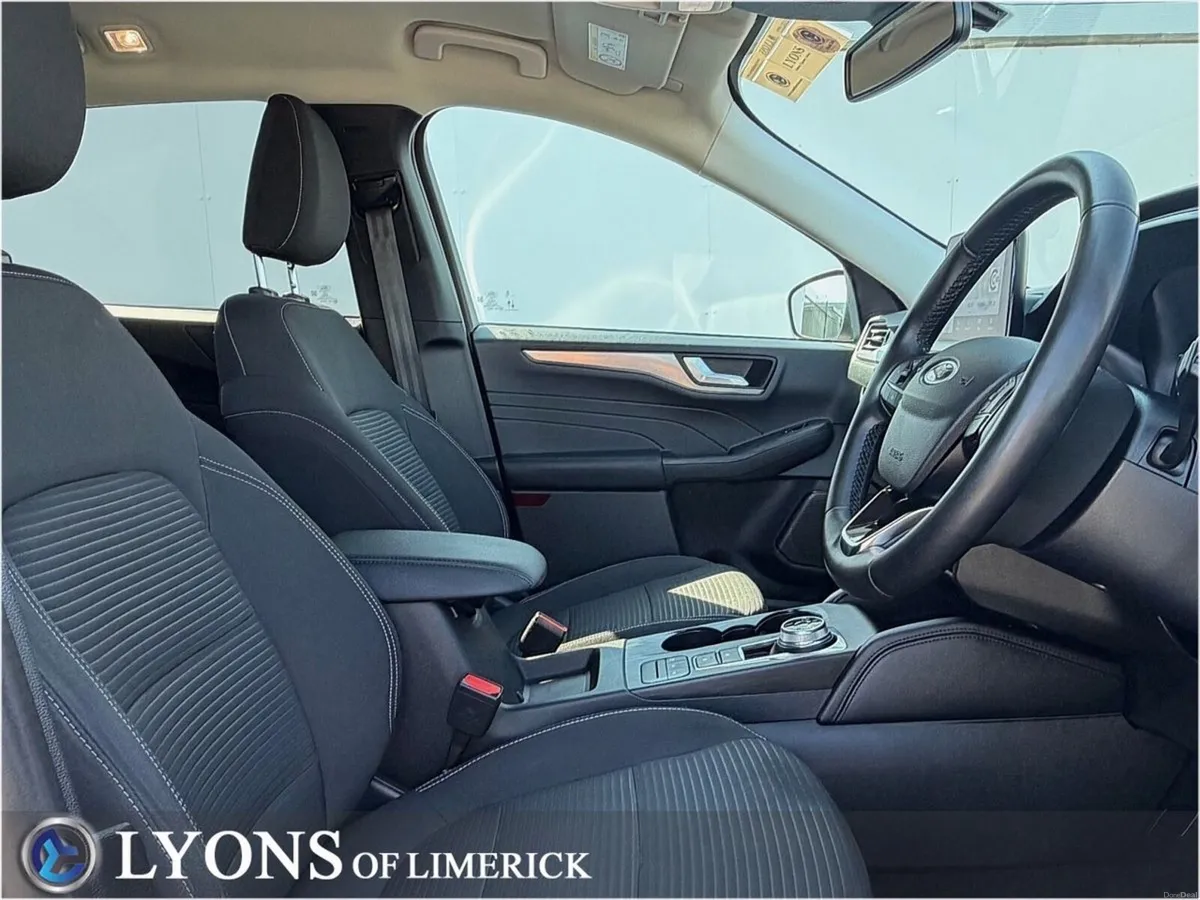 Ford Kuga 2.5 Duratec 225PS PHEV Titanium Auto - Image 3