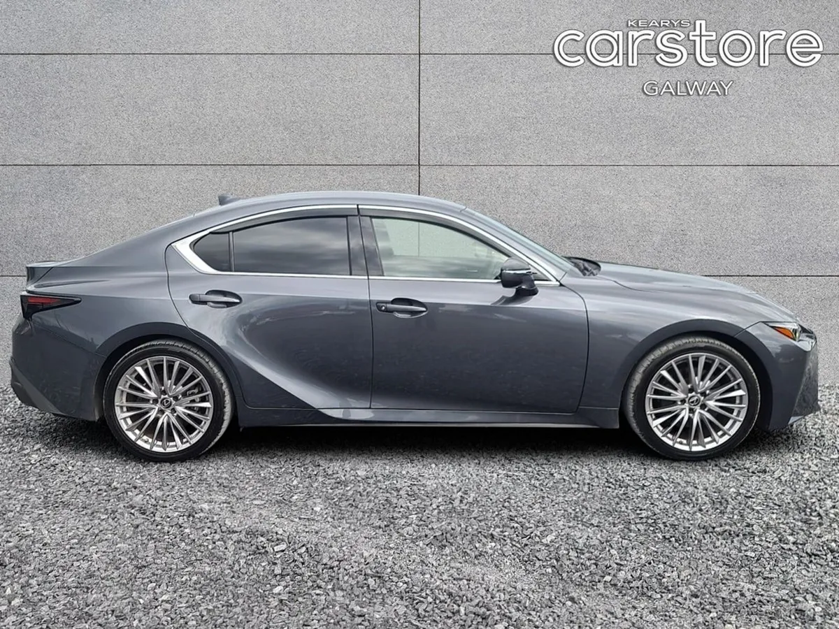 Lexus IS IS300H Version Sport - Image 2