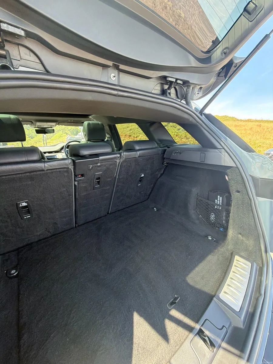 Land Rover Range Rover Evoque P300e R-Dynamic - Image 5