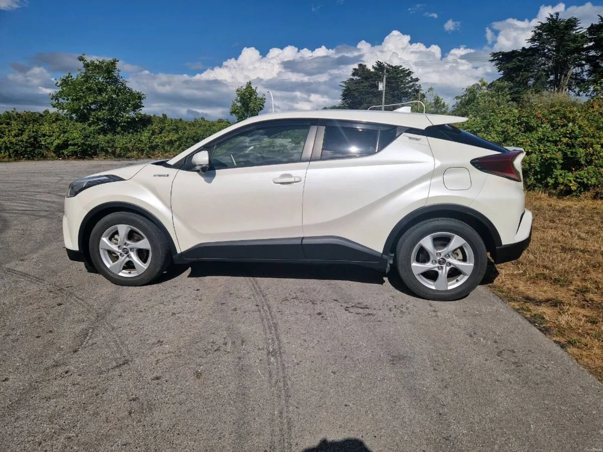 2019 Toyota C-HR 1,8 Petrol Hybrid - Image 2