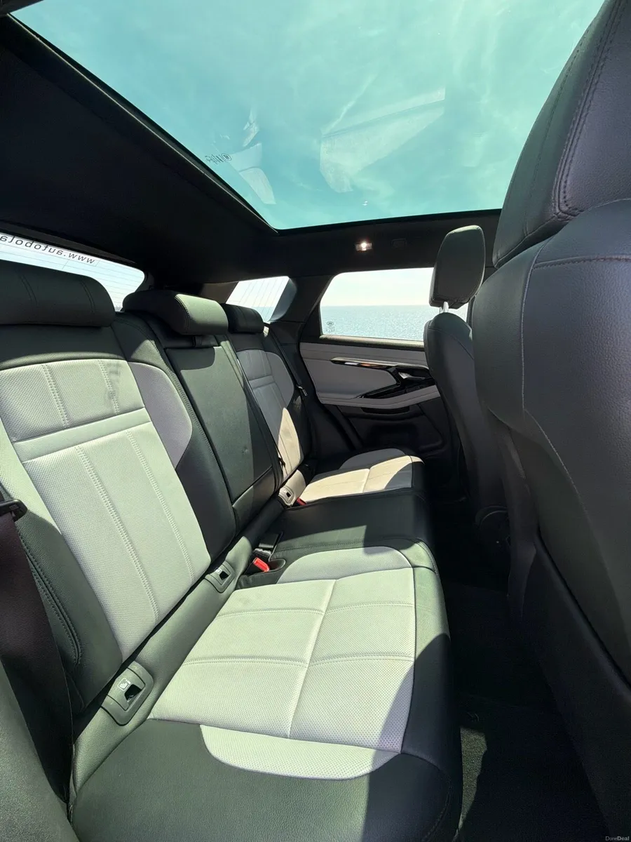 Land Rover Range Rover Evoque P300e R-Dynamic - Image 6