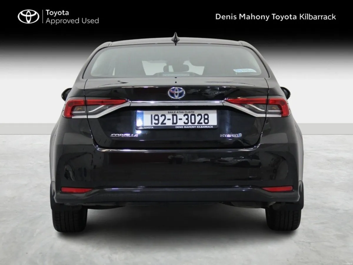 Toyota Corolla HYBRID LUNA SALOON - Image 4