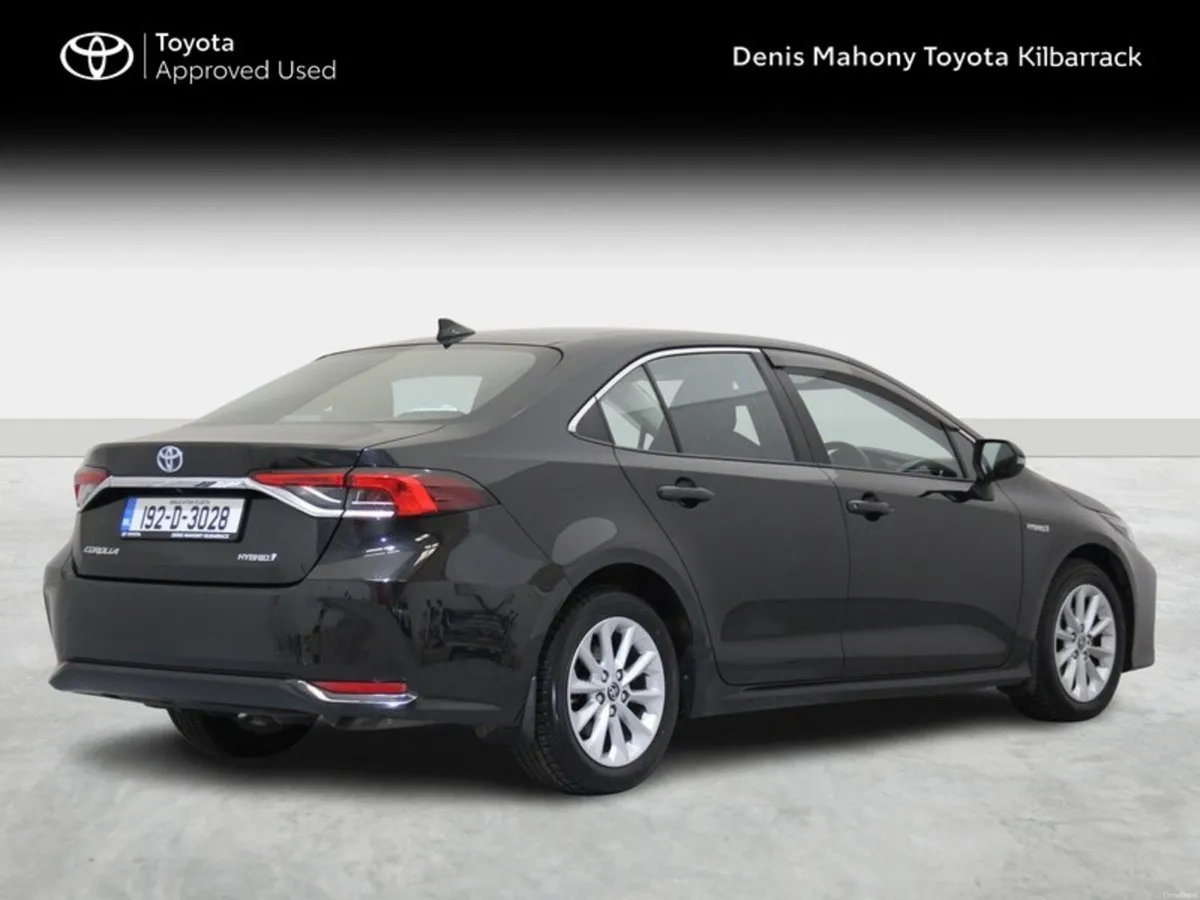Toyota Corolla HYBRID LUNA SALOON - Image 2