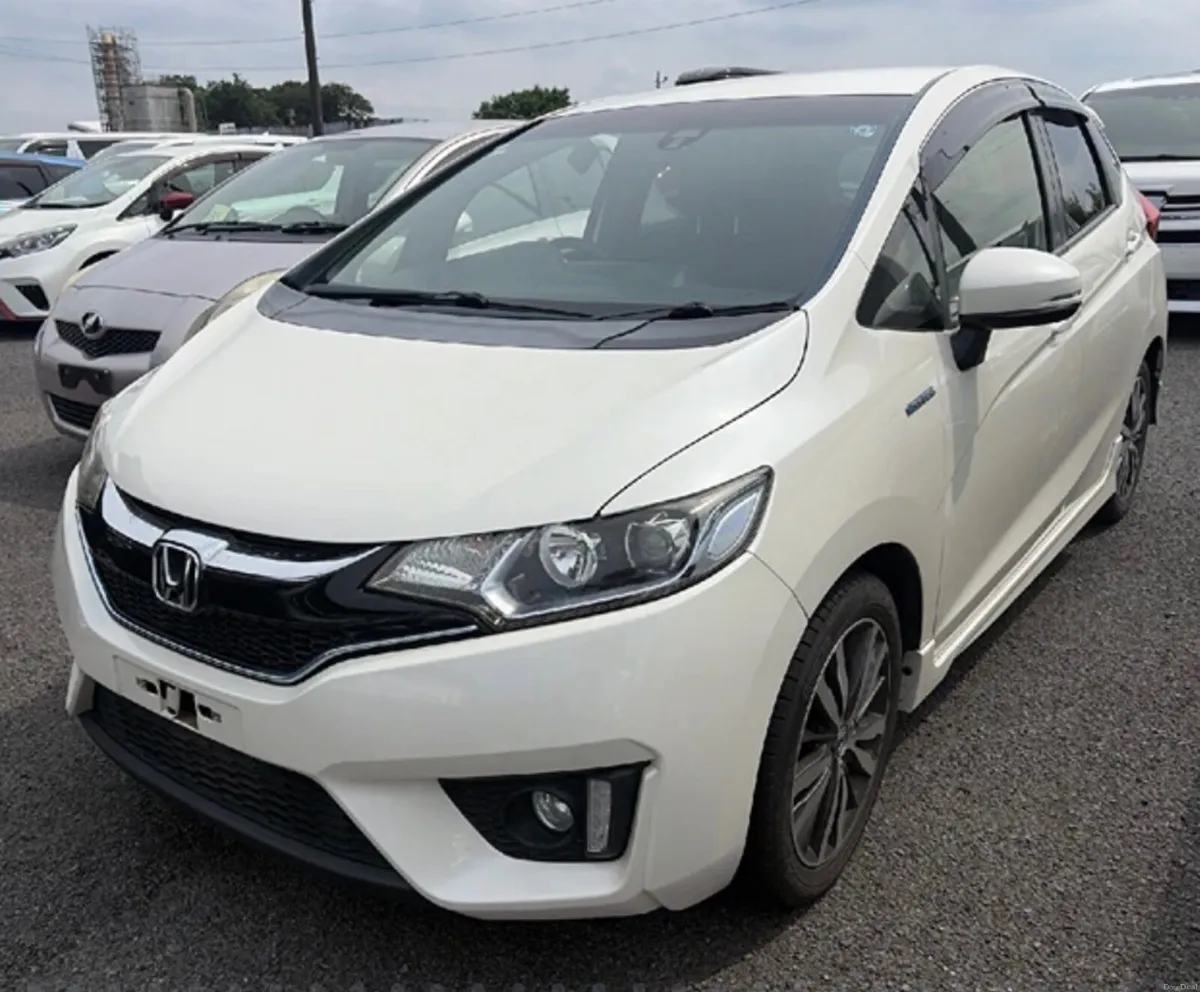 🔵 Honda Fit 1.5 Petrol/Hybrid Automatic Low Km - Image 1