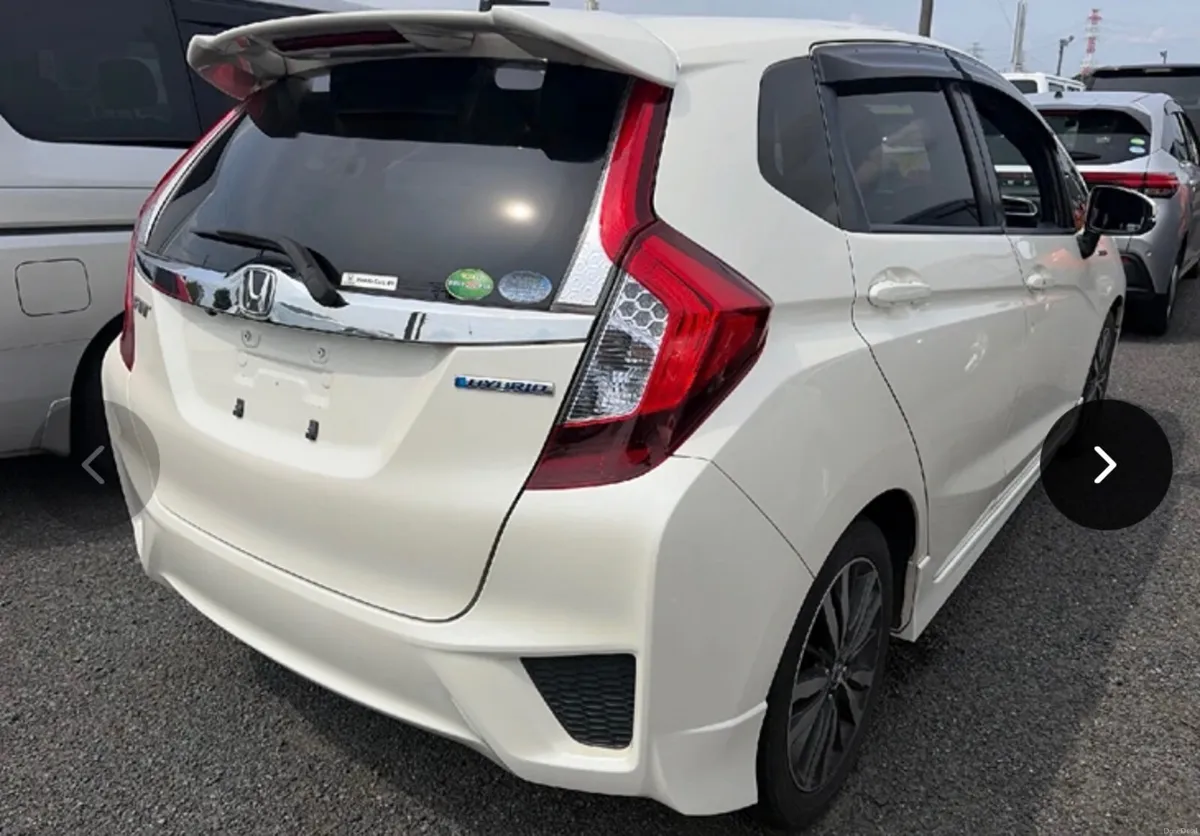 🔵 Honda Fit 1.5 Petrol/Hybrid Automatic Low Km - Image 4