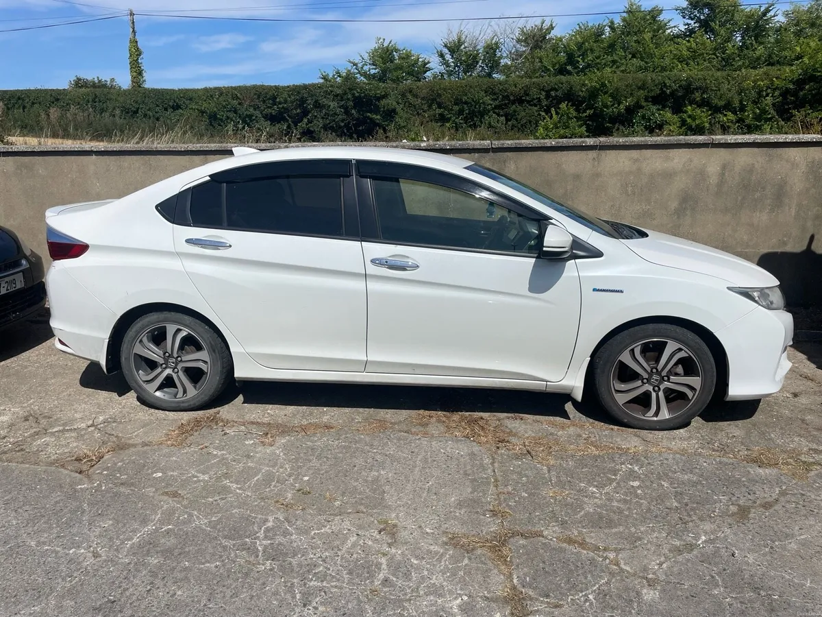 Honda Grace DAA GM4 4DR Auto, 2015 - Image 1