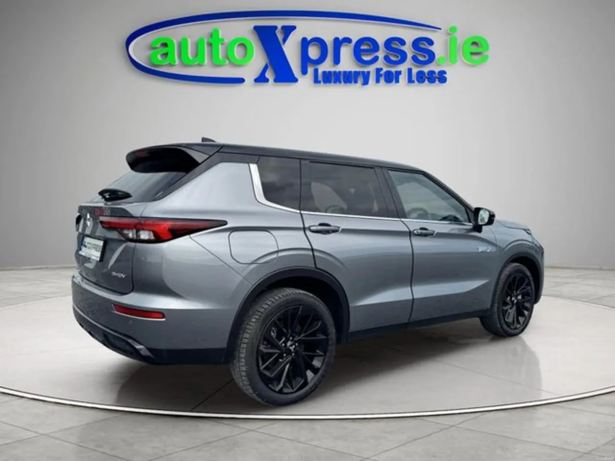 Mitsubishi Outlander PHEV 4WD BLACK EDITION, Low m - Image 5