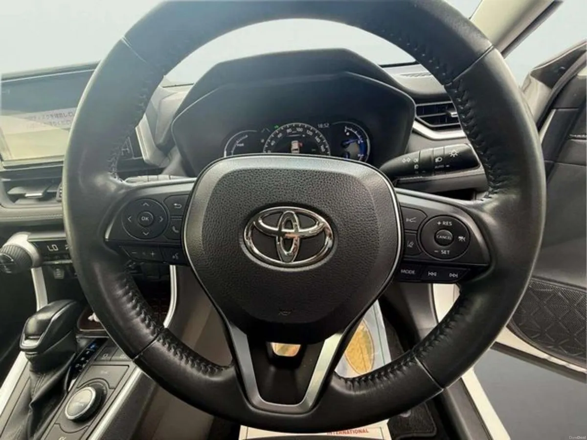 Toyota RAV4 **HIGH SPEC** 4WD HYBRID G, Reversing - Image 6