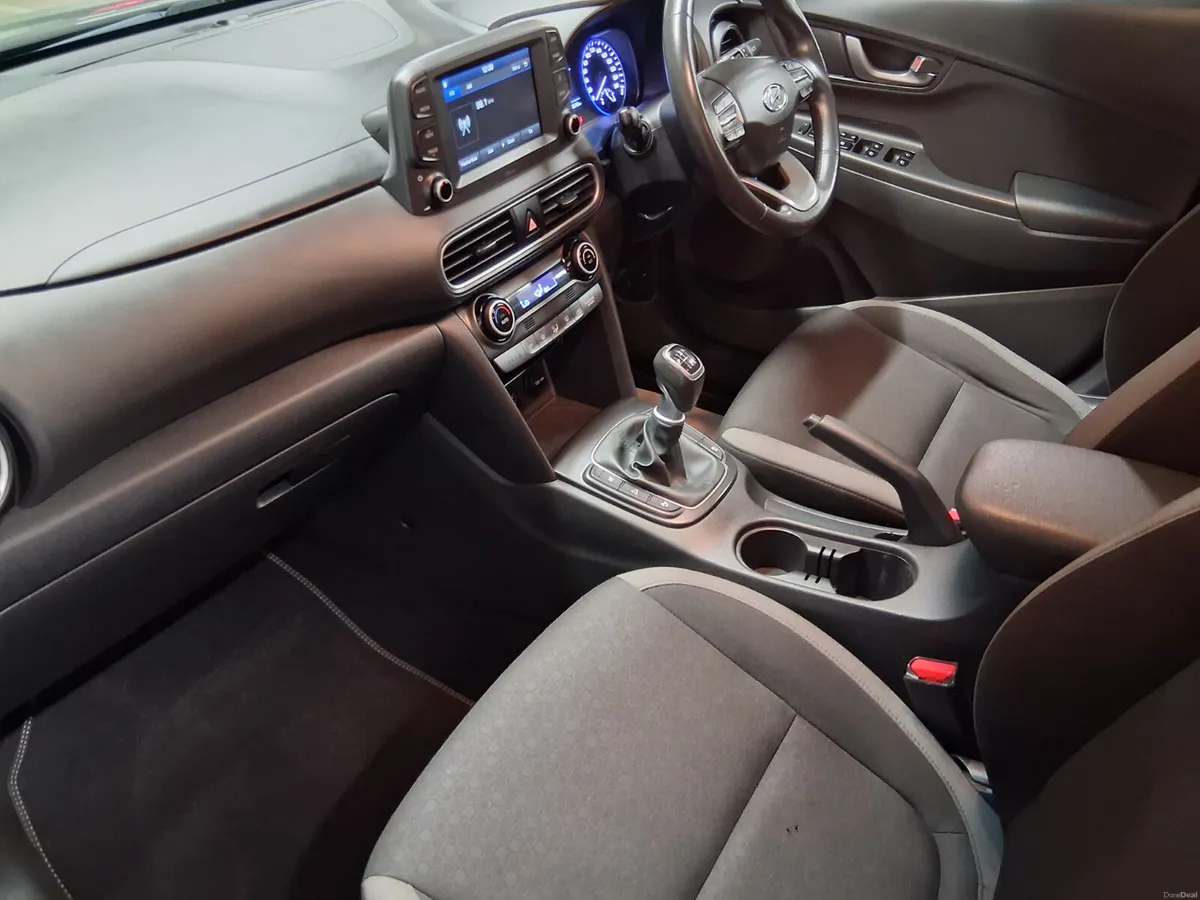 2019 Hyundai Kona , Kauai Executive ,NCT 04/27 - Image 4