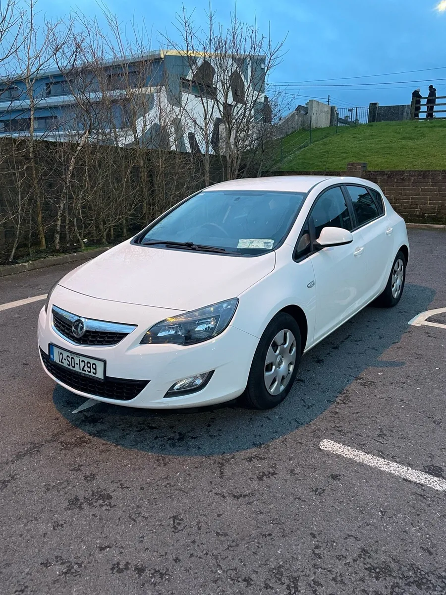 2012 Vauxhall Astra 1.7 Diesel White - Image 1