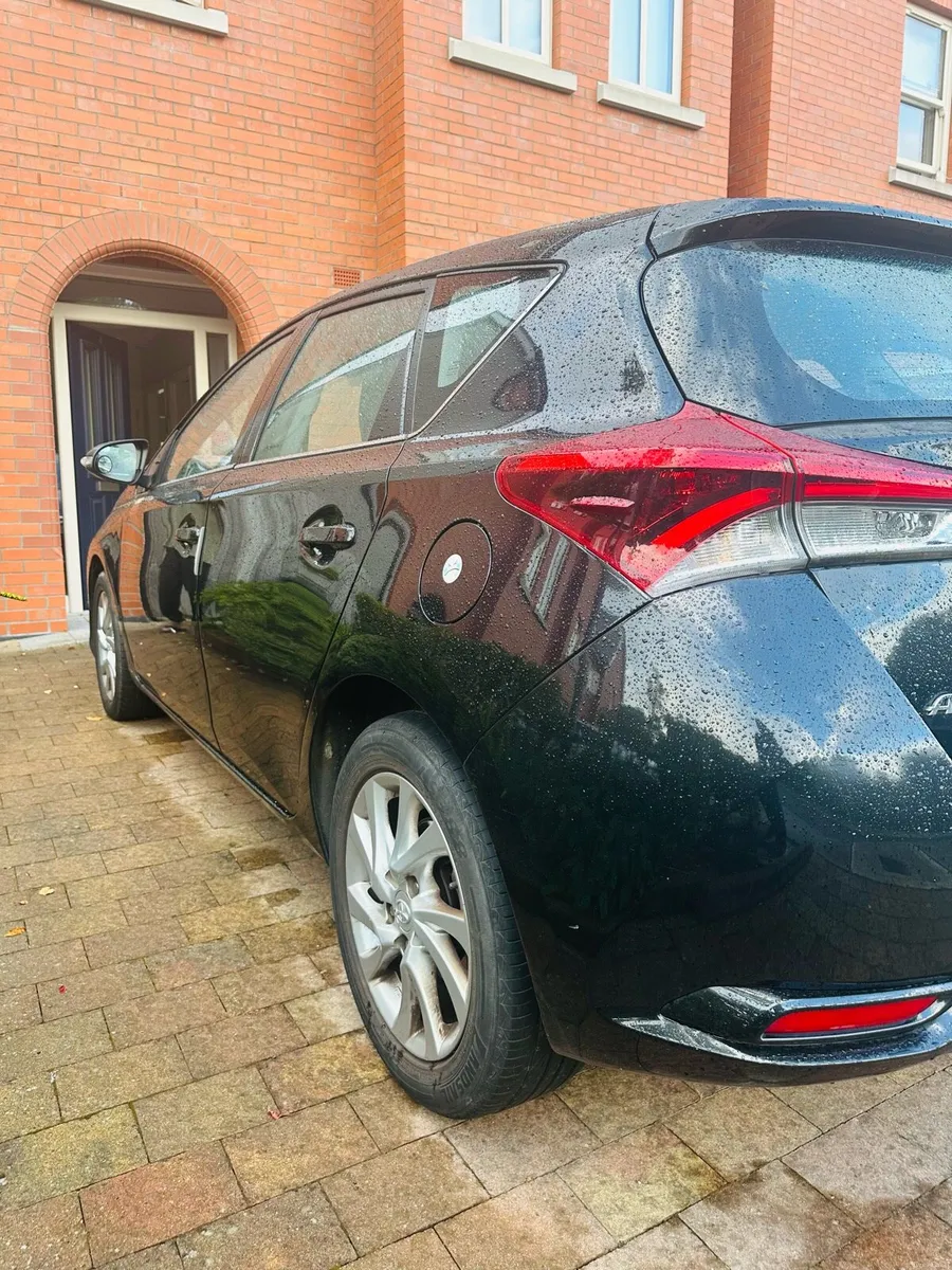 Toyota Auris Hybrid Irish car - Image 3