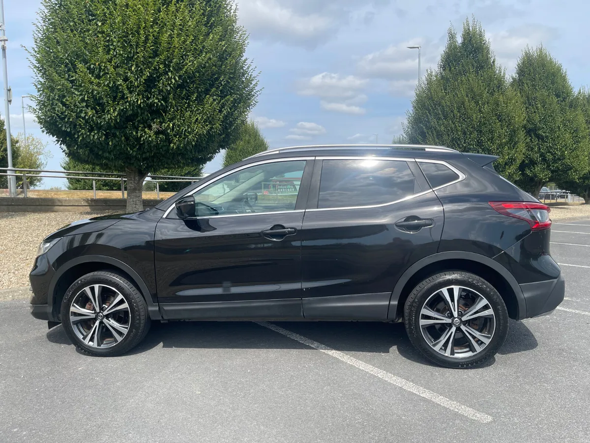 Nissan Qashqai high spec diesel manual - Image 4