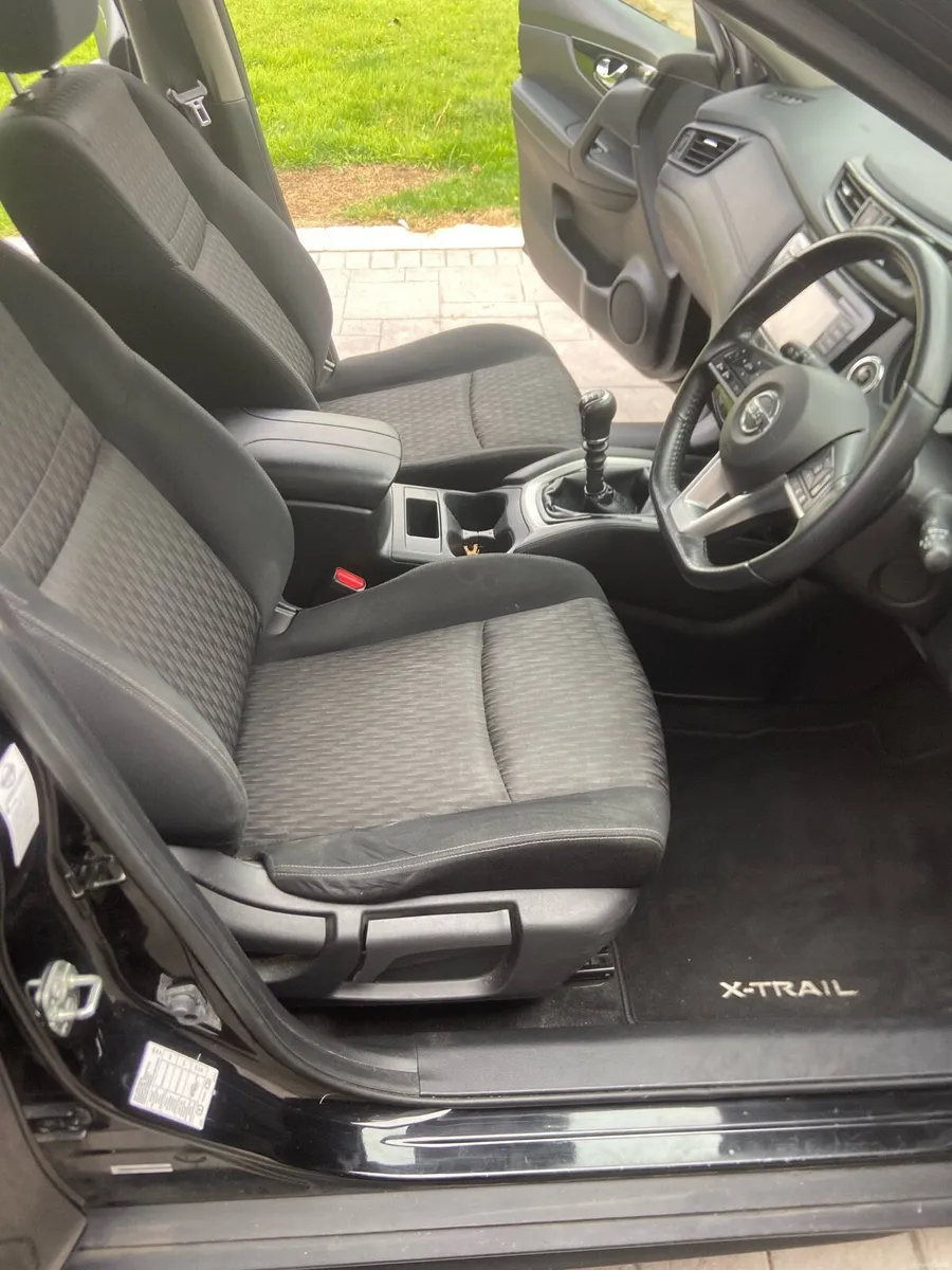 Nissan X-Trail 7 Seater - Image 3