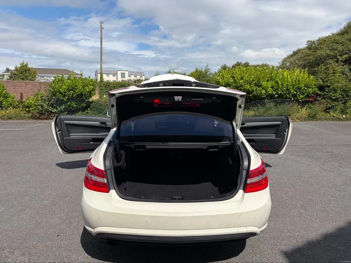 Mercedes-Benz E-Class 250 Coupe 2009 - Image 2