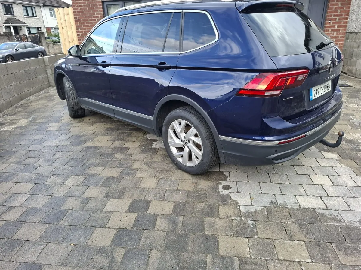 242 VW Tiguan Allspace Life 1.5 TSI DSG 7 Seater - Image 6