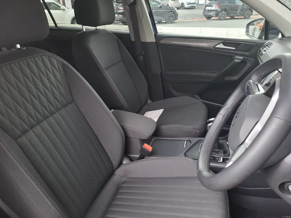242 VW Tiguan Allspace Life 1.5 TSI DSG 7 Seater - Image 5