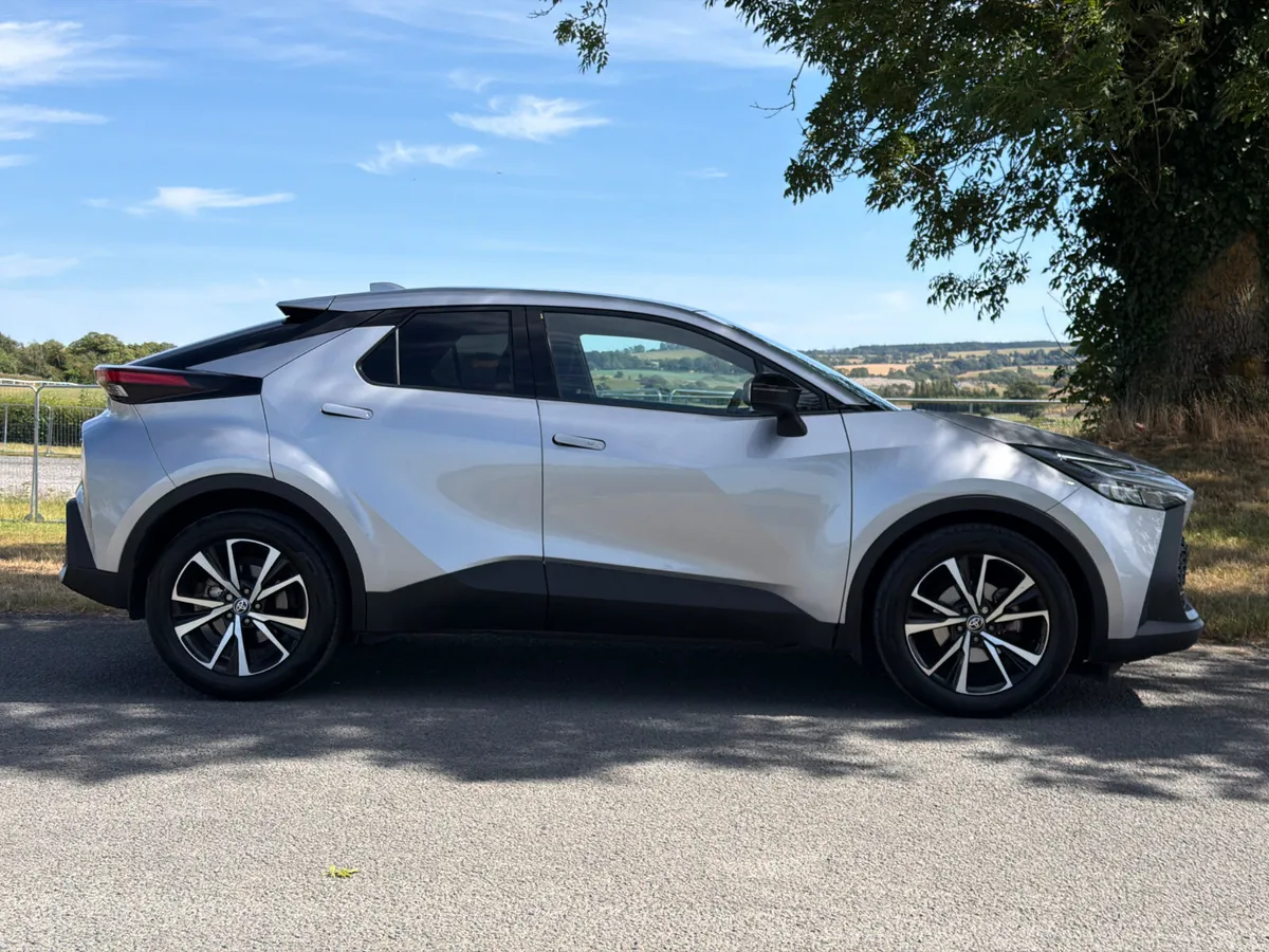 Toyota C-HR 2024 Sport 1.8 Hybrid - Image 3