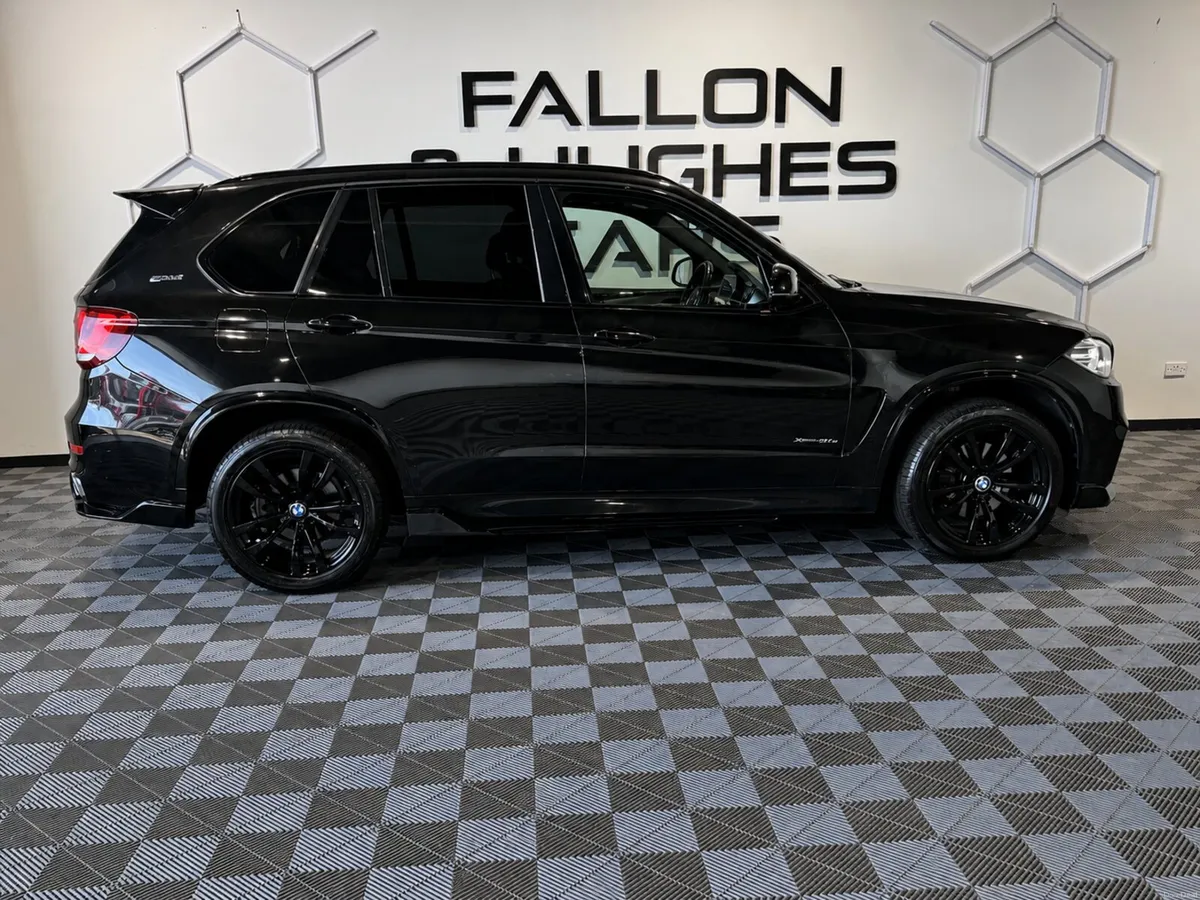 BMW X5 M-SPORT 40e // LOW KMS // HUGE SPEC - Image 4