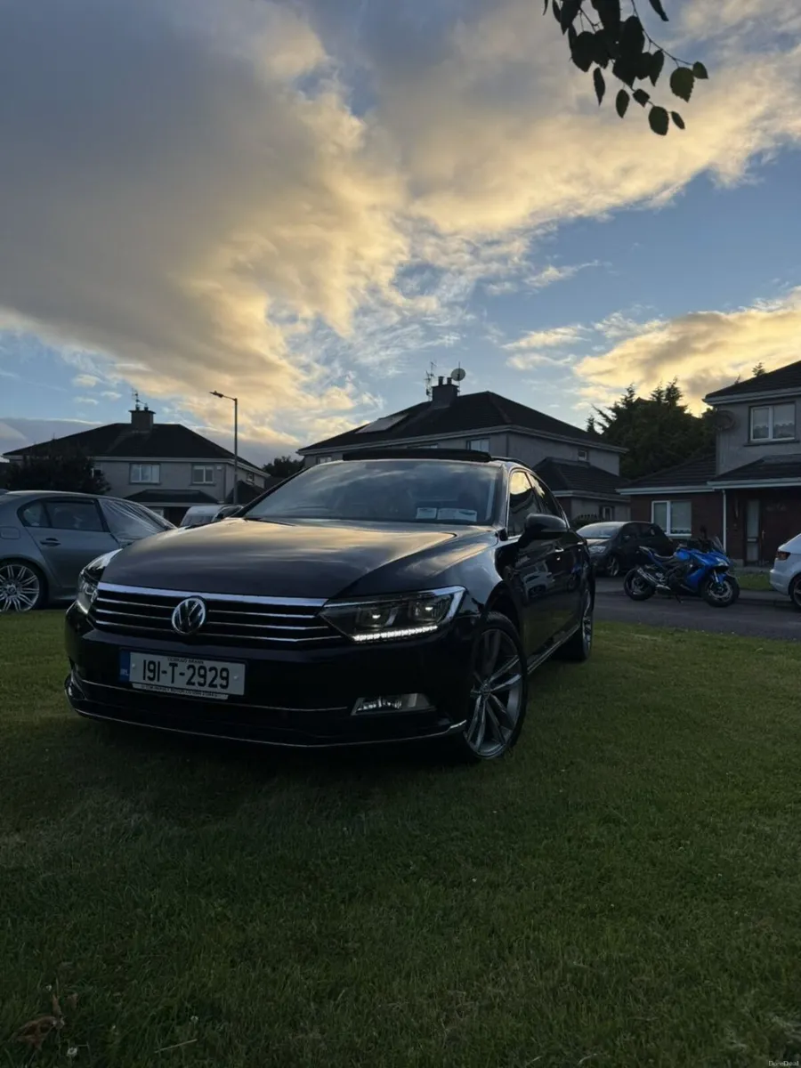 Volkswagen Passat 2019 - Image 2