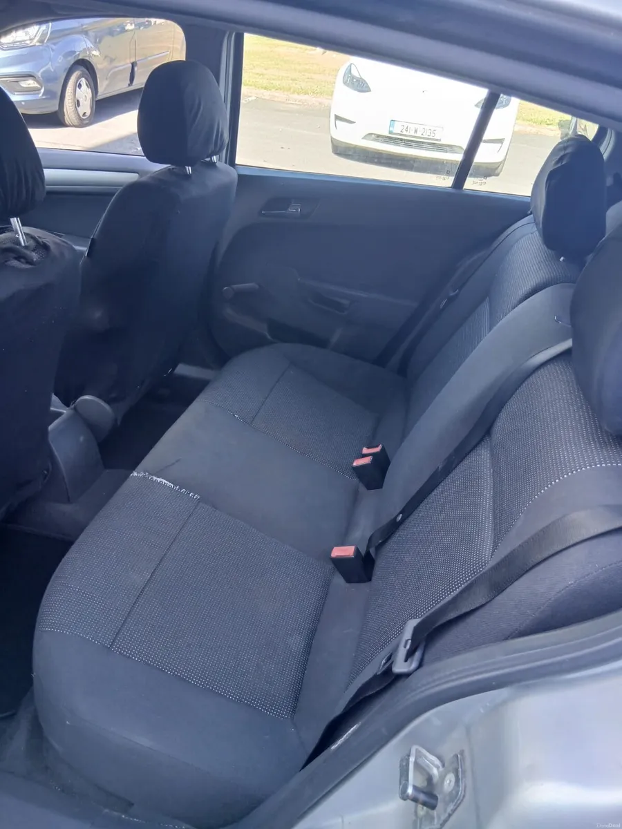 Car - Image 3