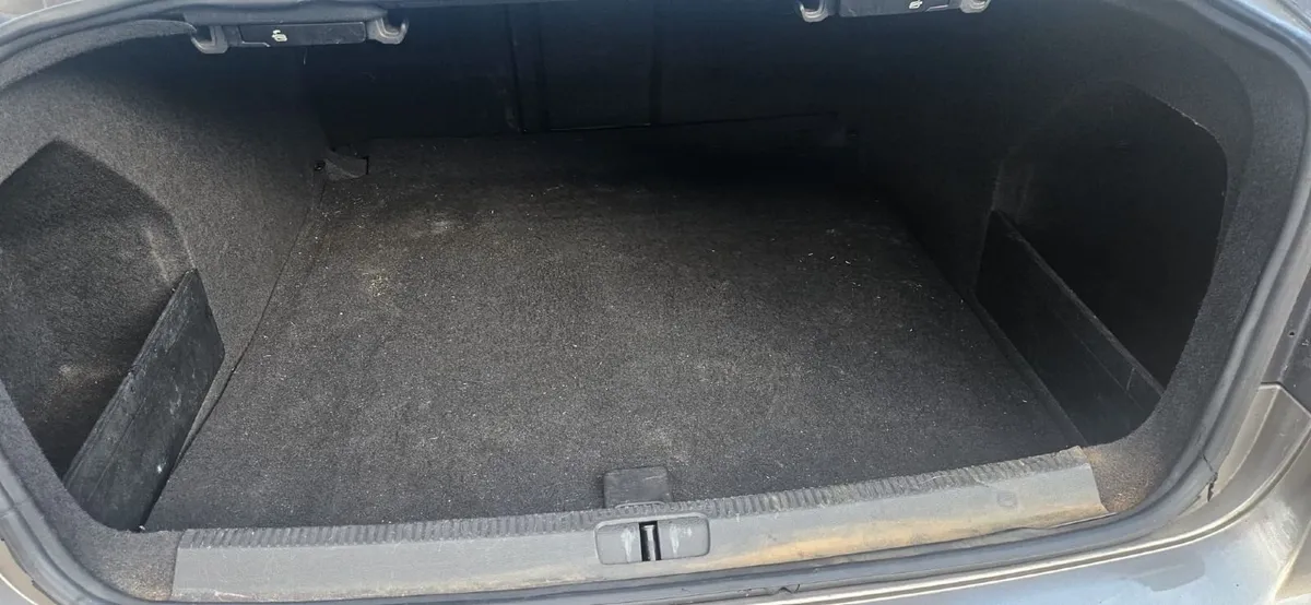 Volkswagen Passat 2011 - Image 4