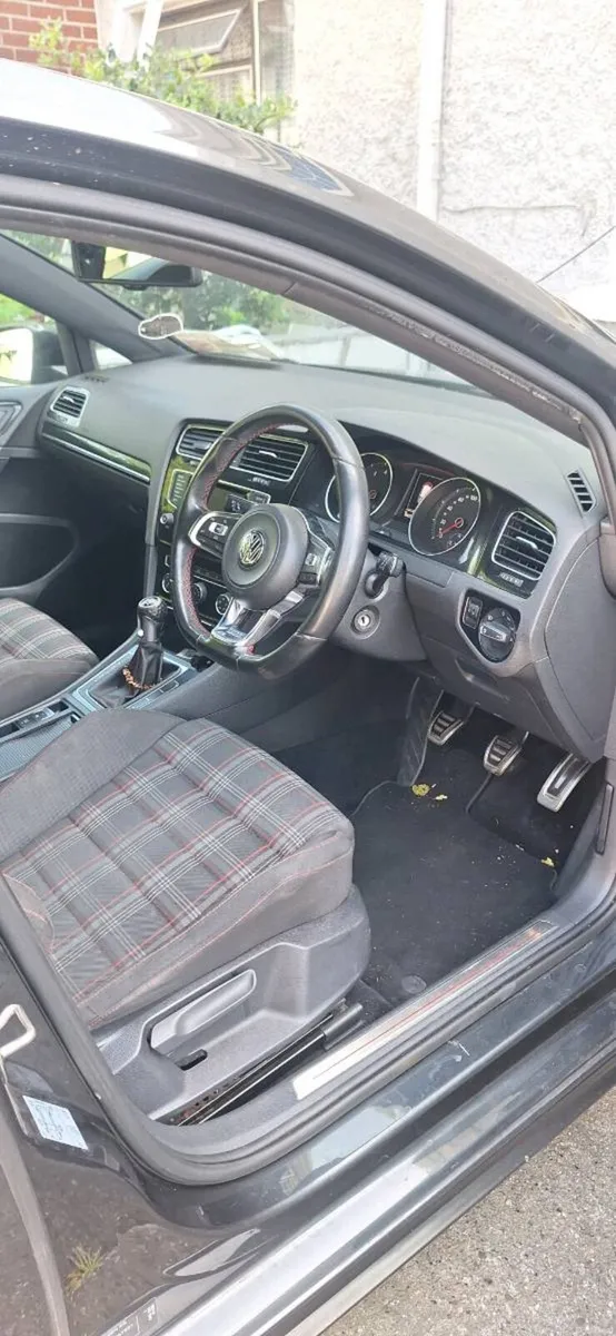 Volkswagen Golf gti  2013 needs repair - Image 4