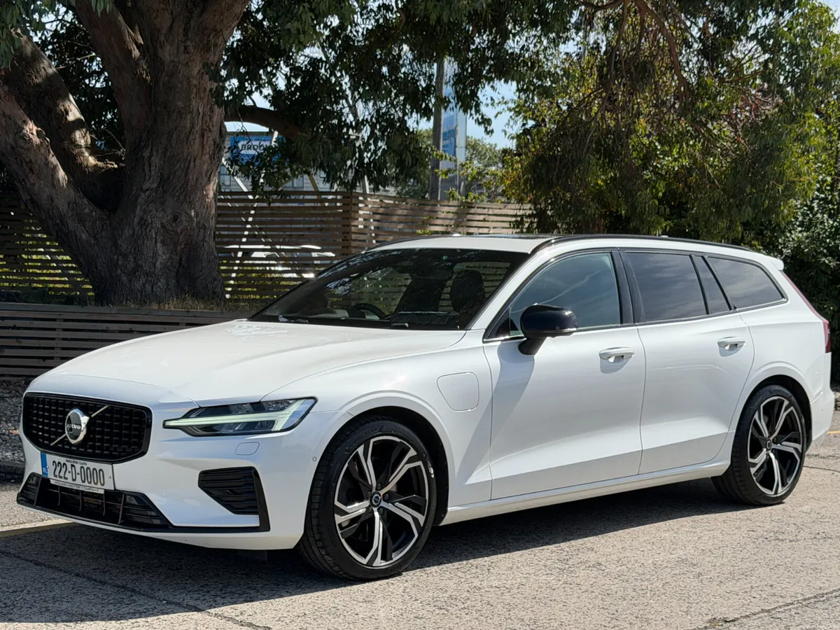 2022 Volvo V60 ULTIMATE. T6. RECHARGE. AWD - Image 2