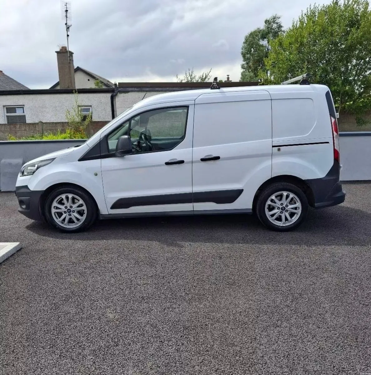 2016 Ford Transit Connect – Excellent Condition - Image 1