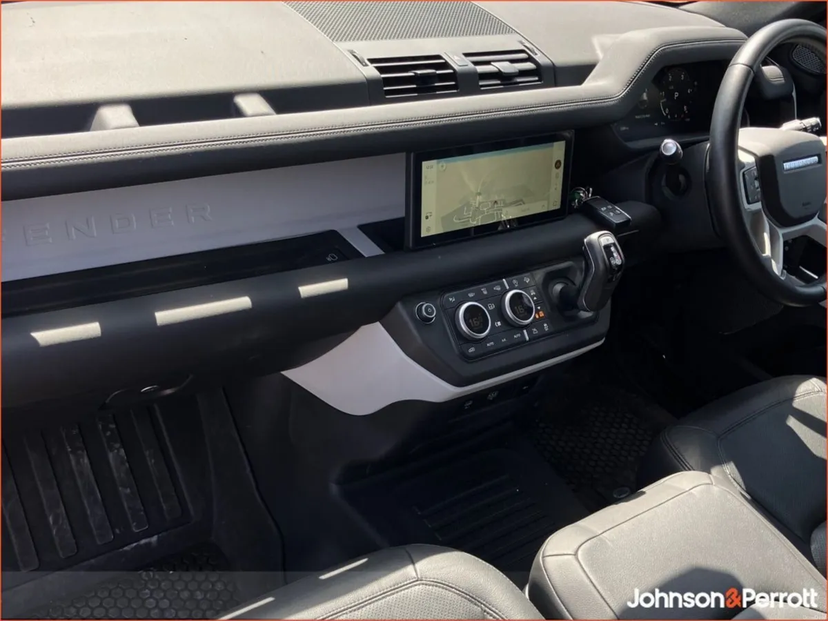 Land Rover Defender DEFENDER 110 3.0 D SE HARD TOP - Image 4