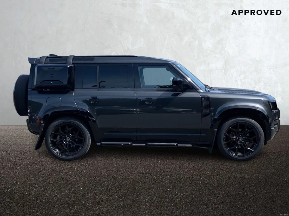 Land Rover Defender DEFENDER 110 3.0 D SE HARD TOP - Image 6