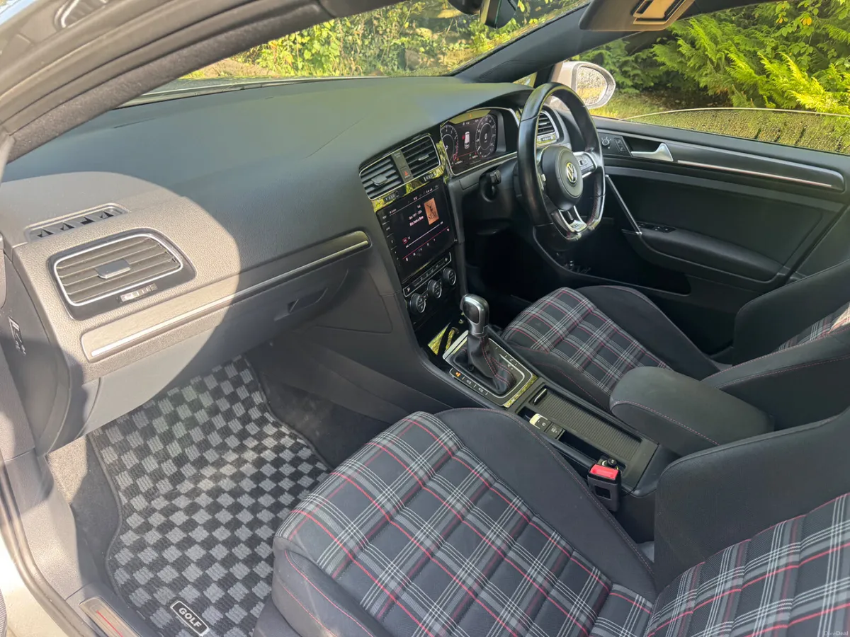 18 Volkswagen Golf GTI AUTOMATIC - Image 5
