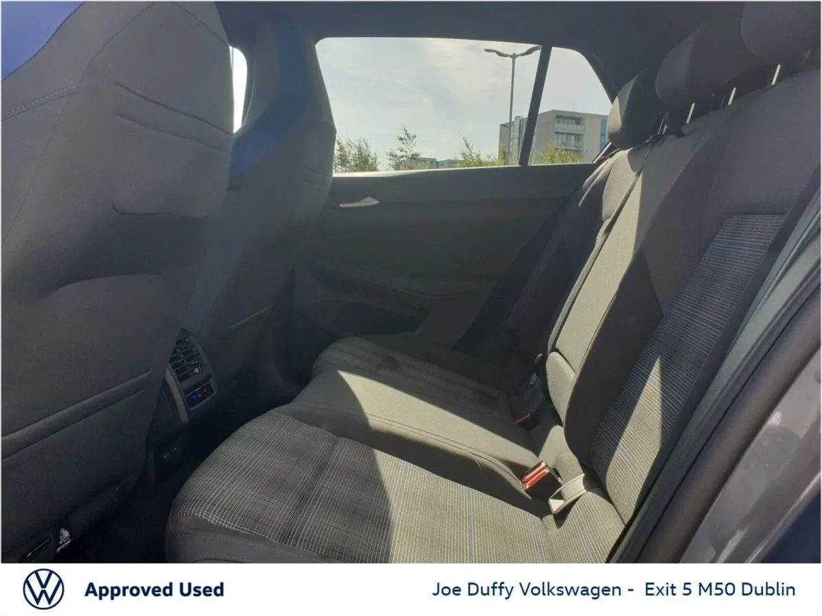 Volkswagen Golf GTE 1.4 TSI 5DR 245HP DSG - Image 6