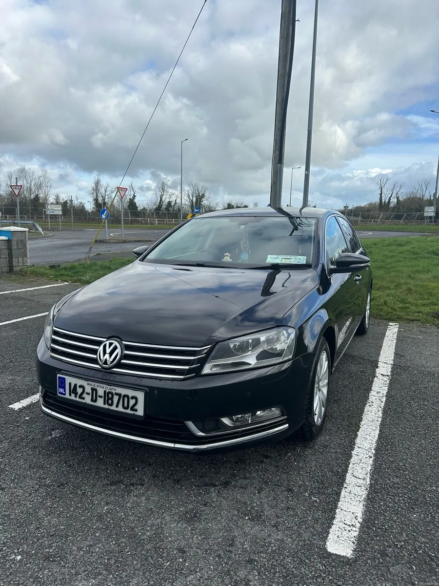2014 Volkswagen Passat - Image 2